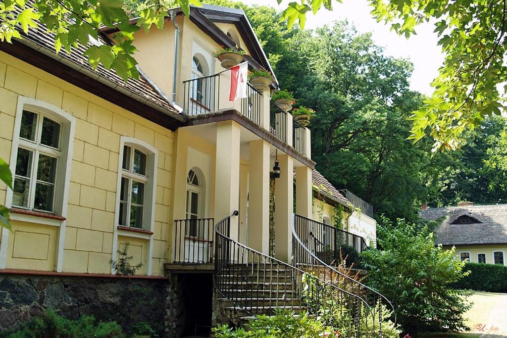 Hotel Cichy Dwór Manowo Exterior foto